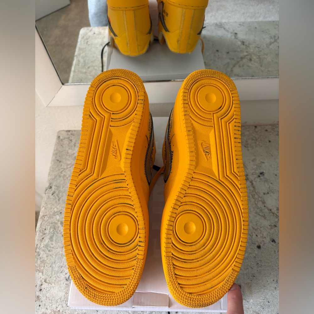 Off white air force 1 low, ICA university gold. Like new condition size 11 - Picture 6 of 7